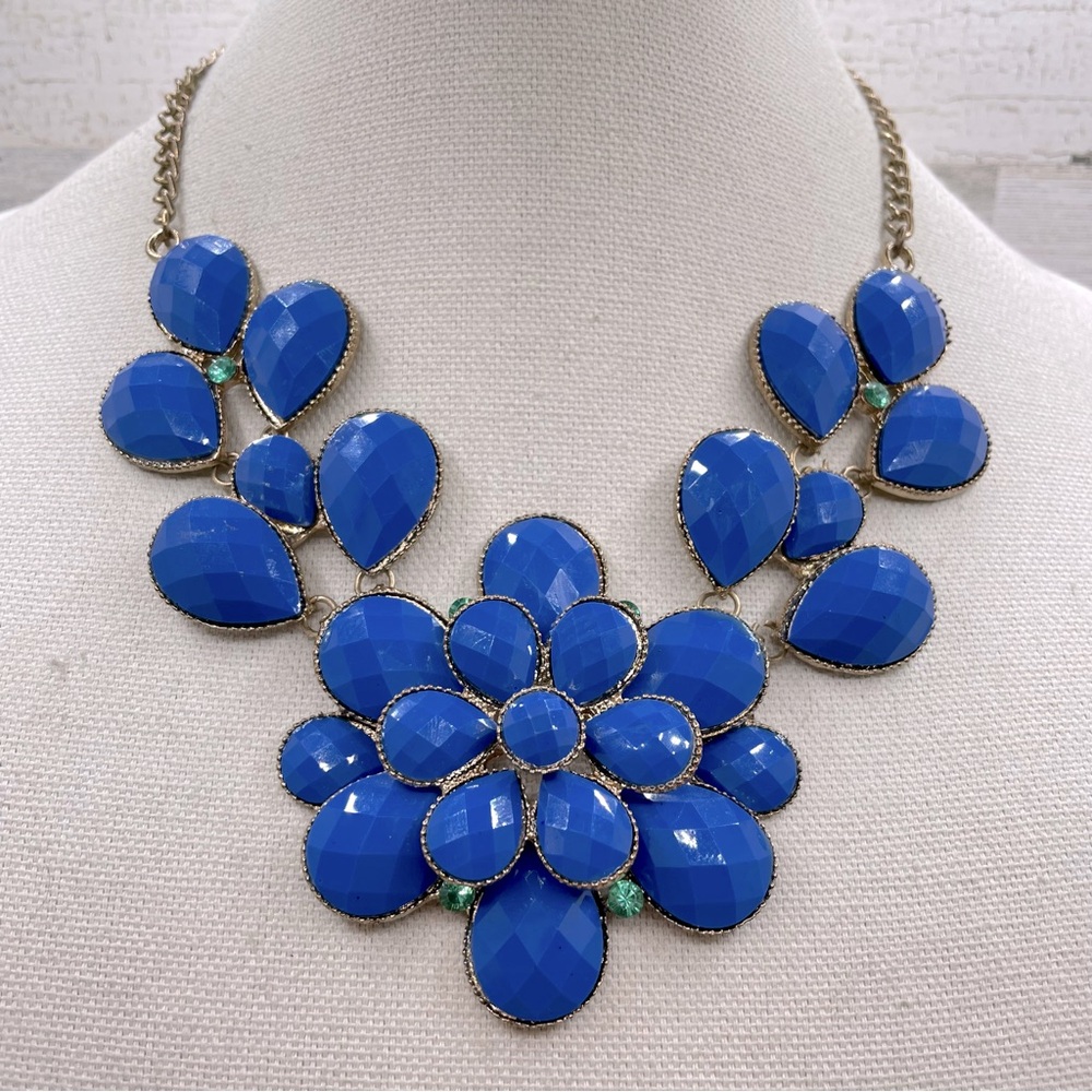 Beautiful Unsigned Gold Tone Blue Multifaceted Flower Statement Bib Necklace